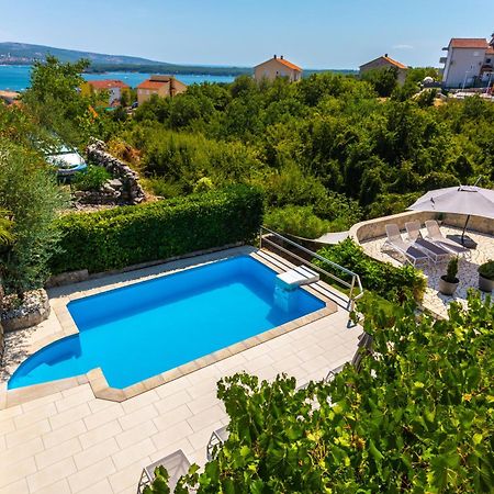 Apartments House Barbara Kornić المظهر الخارجي الصورة