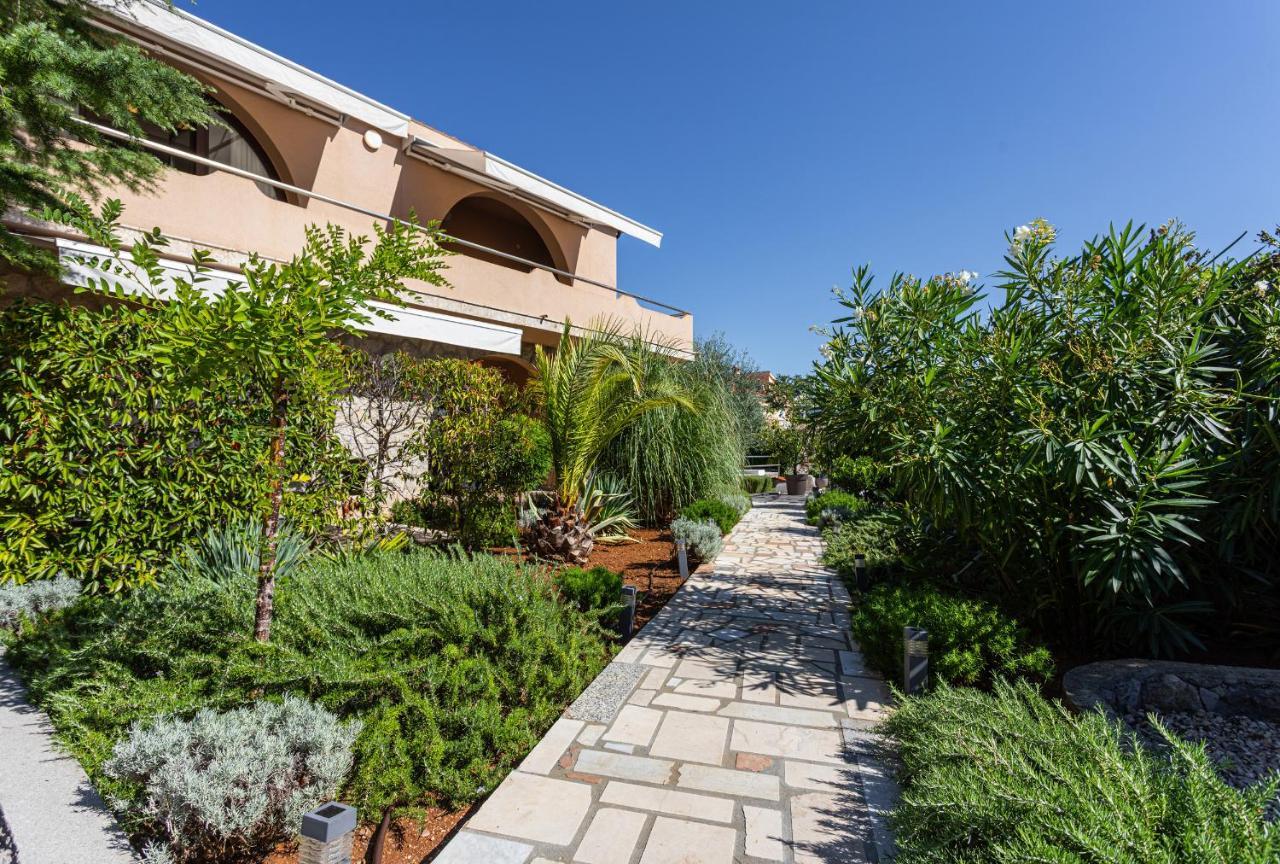 Apartments House Barbara Kornić المظهر الخارجي الصورة