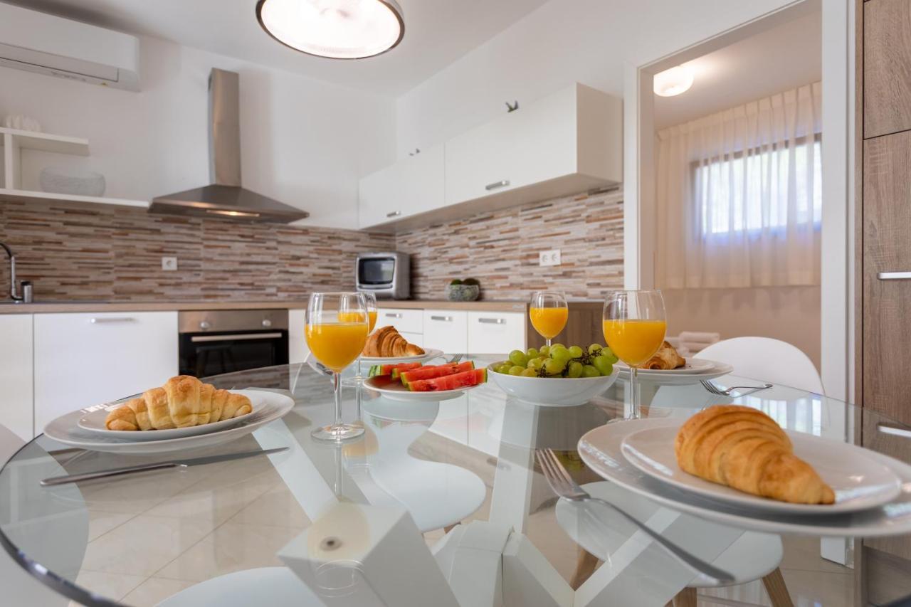 Apartments House Barbara Kornić المظهر الخارجي الصورة