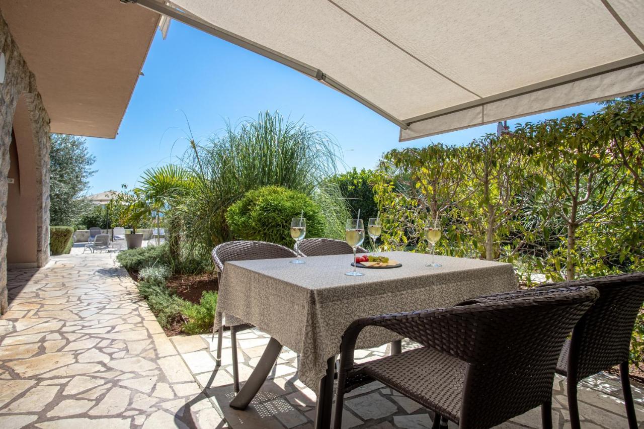 Apartments House Barbara Kornić المظهر الخارجي الصورة