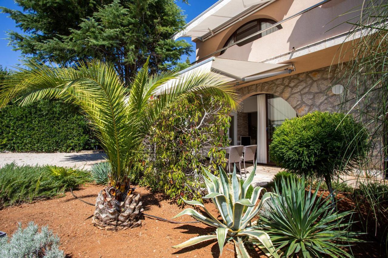 Apartments House Barbara Kornić المظهر الخارجي الصورة