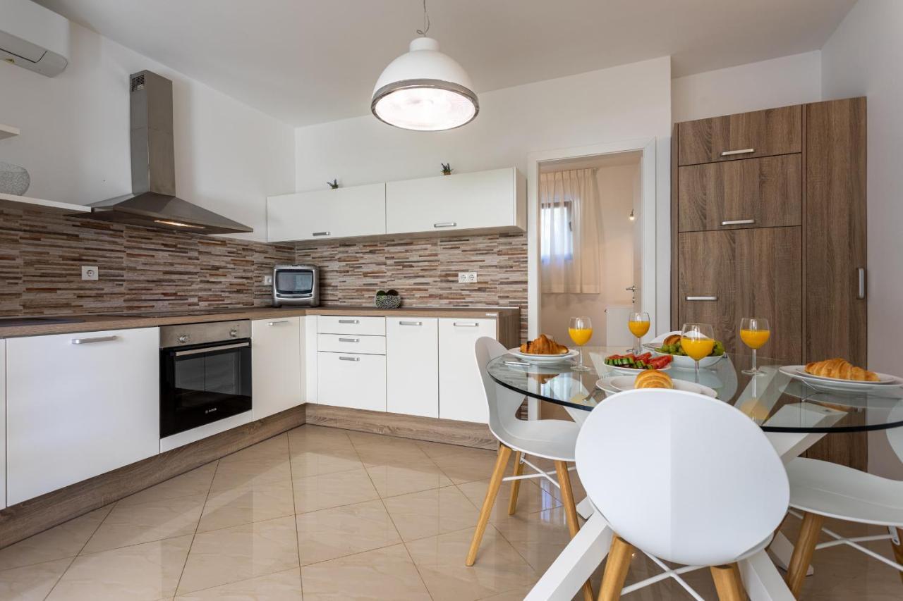 Apartments House Barbara Kornić المظهر الخارجي الصورة