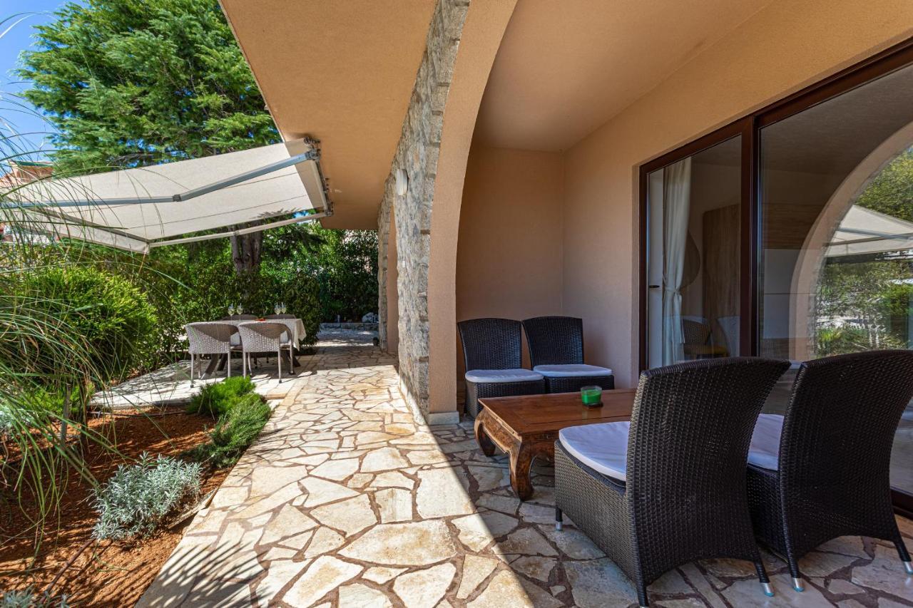 Apartments House Barbara Kornić المظهر الخارجي الصورة