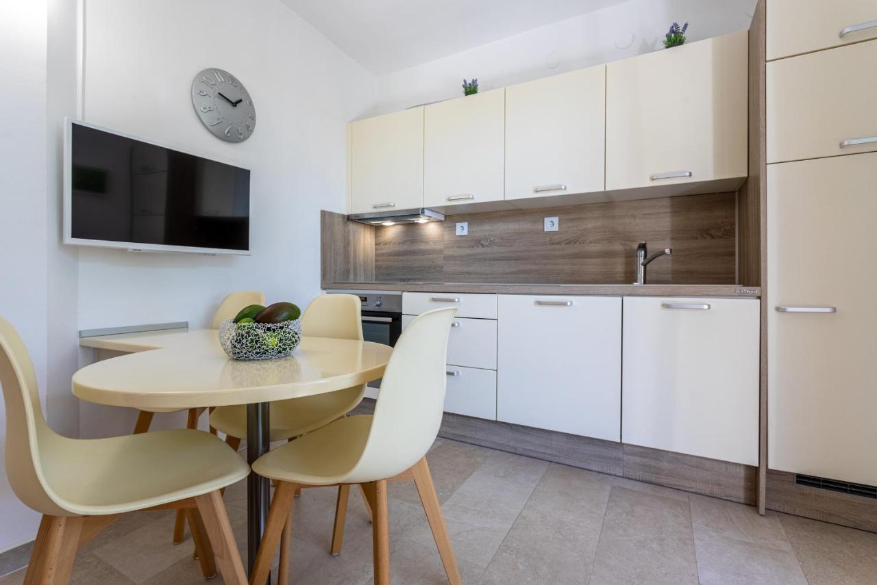 Apartments House Barbara Kornić المظهر الخارجي الصورة